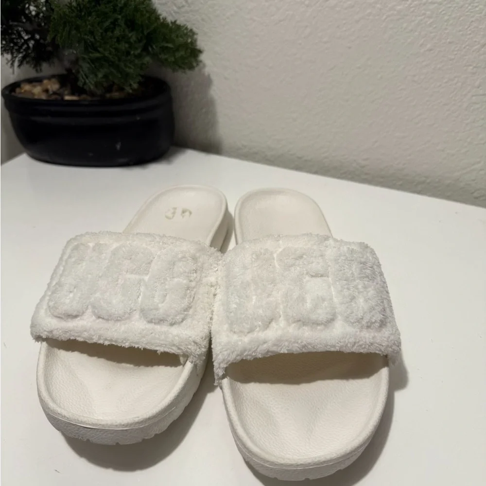UGG Cream Slippers - Picture 2 of 7